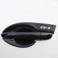 Coquille de poignée noire avec logo CX-5 sur une porte de Mazda CX-5