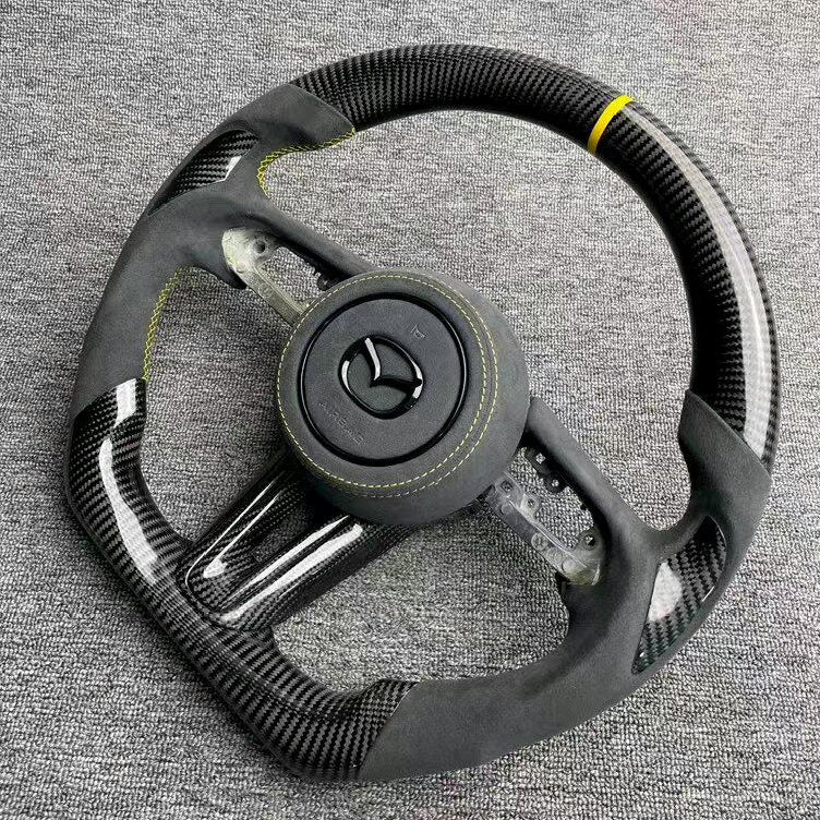 Volant custom en fibre de carbone avec affichage LED – Mazda – photo 13