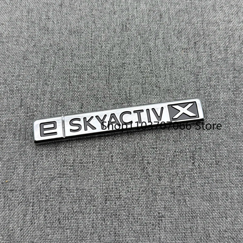 Badge SKYACTIV 3D Chromé ou Noir pour Hayon – Mazda