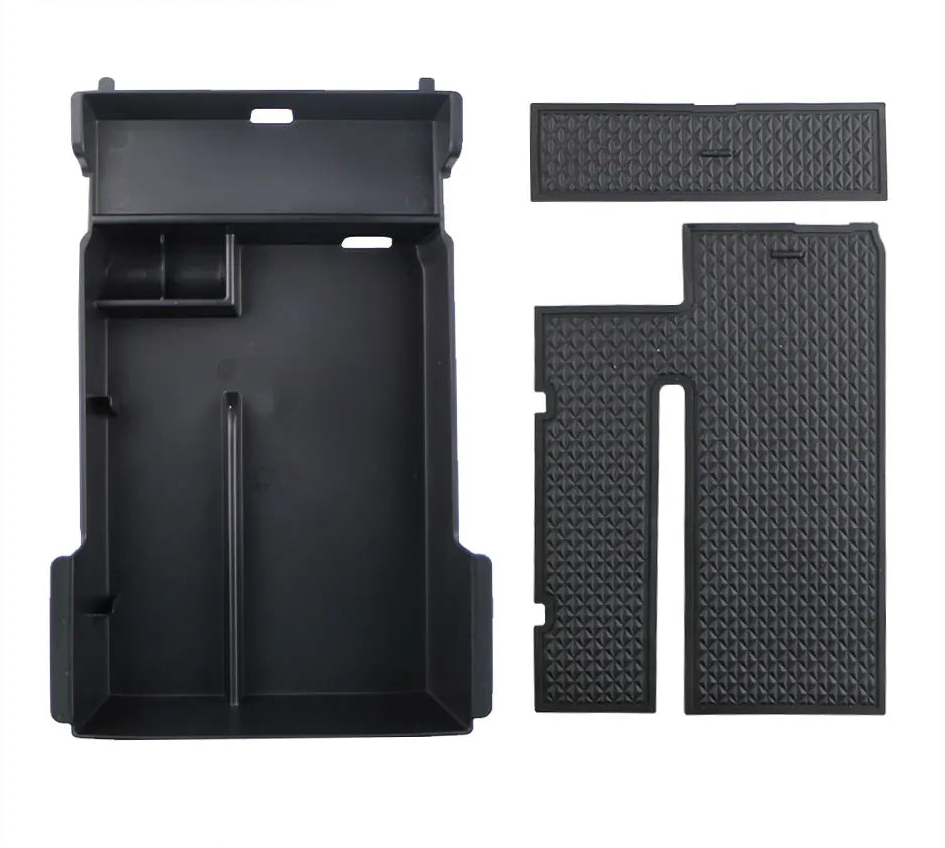 Center armrest organizer with shallow non-slip mat