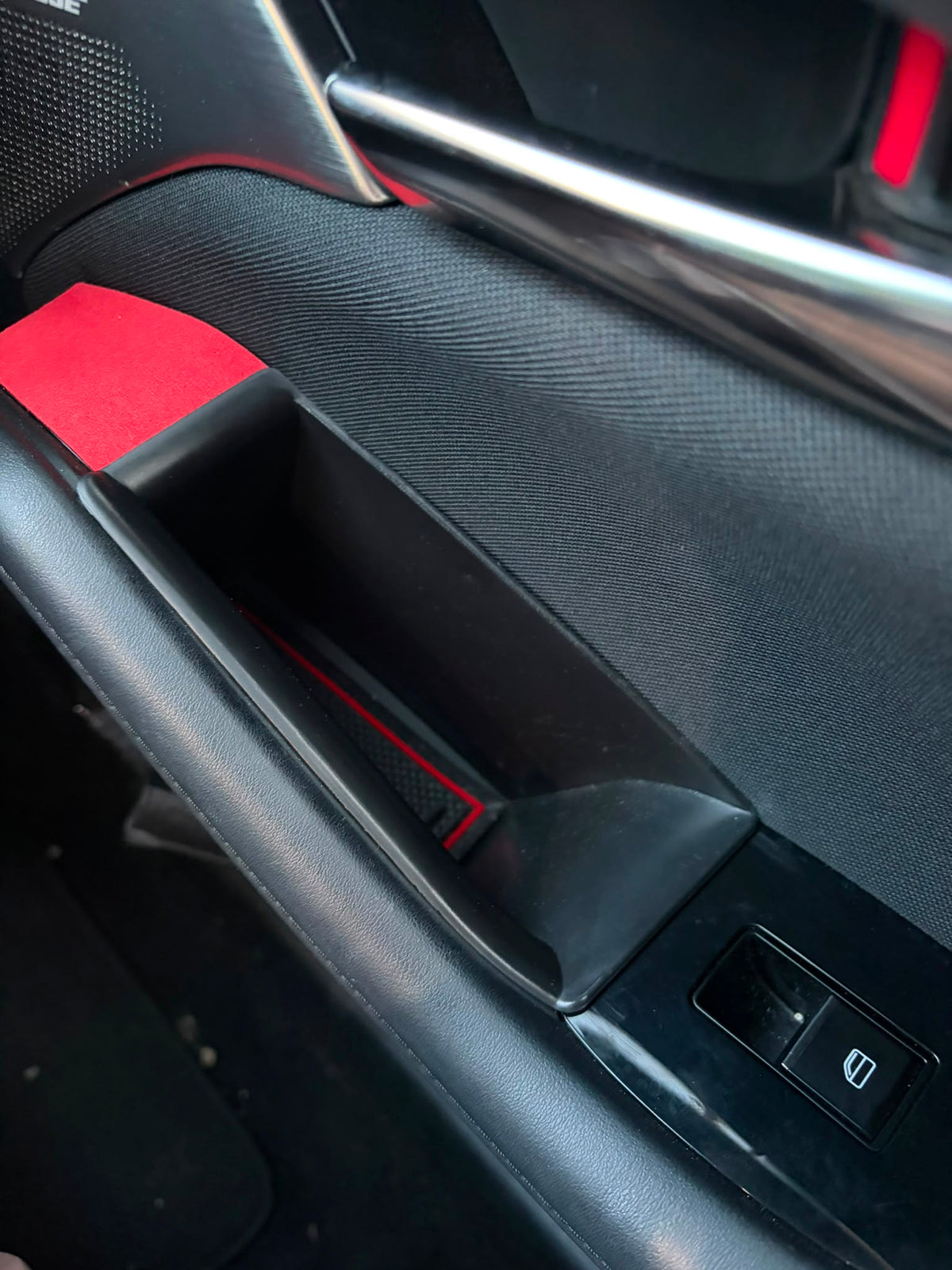 Bacs de rangement pour portes et accoudoir – Mazda 3 BP & CX-30 – photo 14