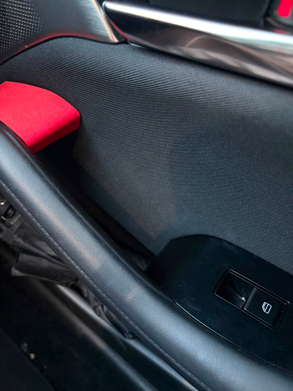 Bacs de rangement pour portes et accoudoir – Mazda 3 BP & CX-30 – photo 15